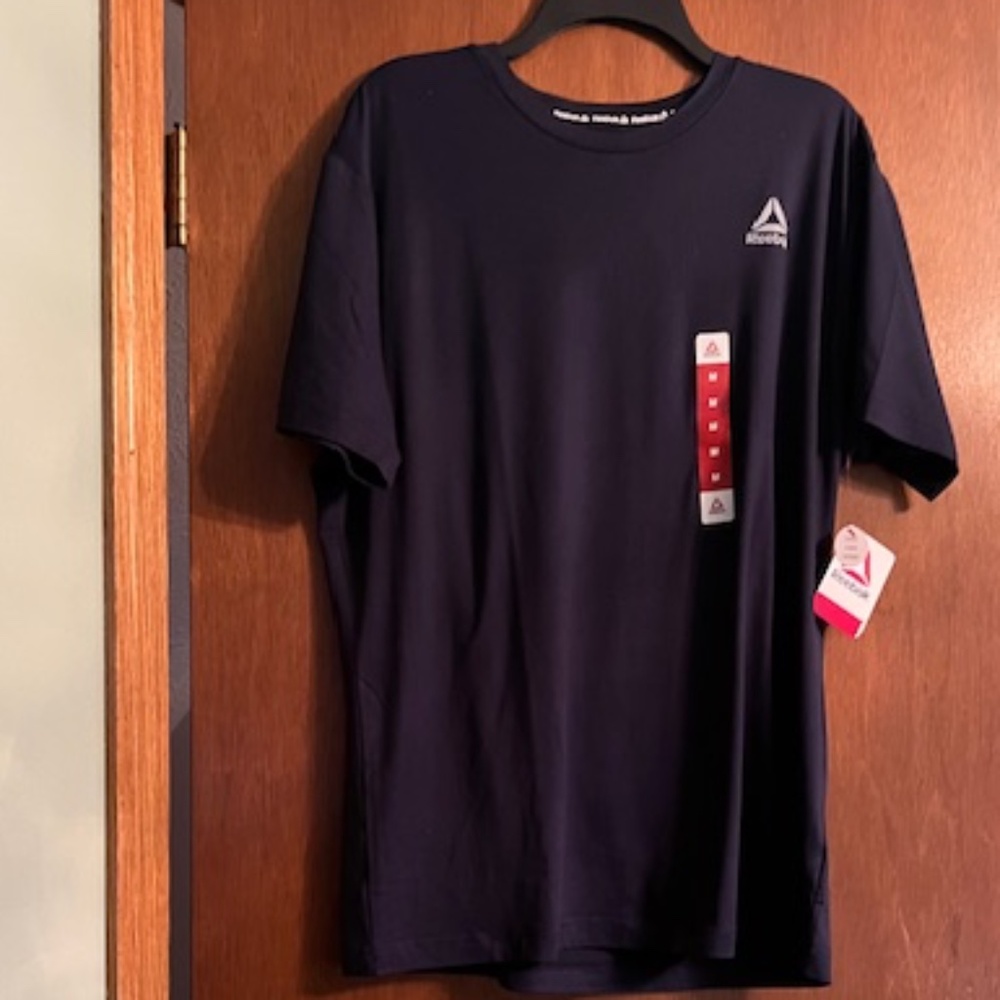 NWT Reebok Classic Delta Core Tee size Mens Medium, Navy Blue
